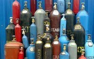Пожарные предотвратили взрыв газовых и кислородных баллонов