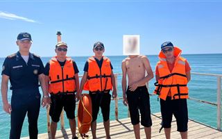 На побережье Каспийского моря спасены четыре человека