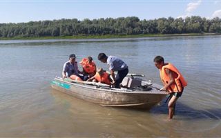 Полицейские спасли двоих детей с берега Иртыша 