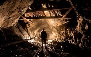 Горняков эвакуируют из-за аварии на шахте "Казахстанская"