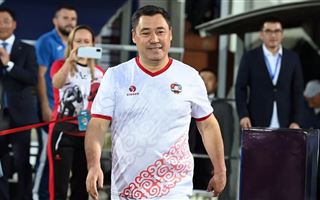 Президент Кыргызстана сыграет в команде "Легенды Азии" против легенд "Барселоны"