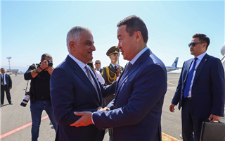 Премьер-министр прибыл в Армению для участия во внеочередном заседании Евразийского межправительственного совета