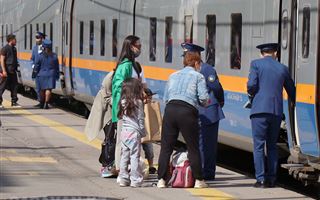 Разборки с бывшими зеками и принятие родов в вагоне: что приходится делать проводникам поездов за мизерную зарплату 