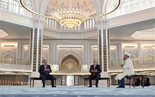  Президенты Казахстана и Таджикистана посетили Главную мечеть города Астаны
