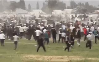 В Кыргызстане в результате массовых беспорядков пострадали около ста человек