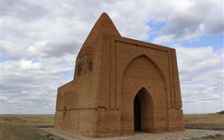 Неведомая болезнь и месть Святой Девы: как на осквернителей могил в Казахстане обрушились проклятия