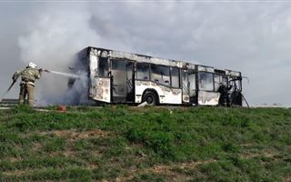 На трассе Павлодар – Астана загорелся пассажирский автобус