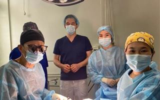  Палец с ноги на руку пересадили полуторагодовалому мальчику в Алматы 