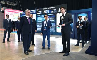 Касым-Жомарт Токаев посетил выставку на международном технологическом форуме Digital Bridge