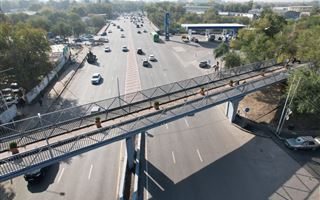Ерболат Досаев ознакомился с ходом ремонта пешеходного моста по проспекту Райымбека