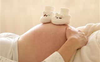 Названы способы избежать появление растяжек во время похудения и беременности