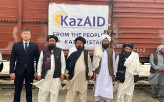 Казахстан отправил в Афганистан 27 вагонов гуманитарной помощи