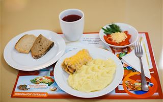 В шести столичных школах ввели новую модель школьного питания
