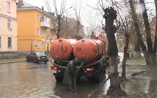 Дожди заливают Усть-Каменогорск: ливневая канализация не справляется с поступающей водой 