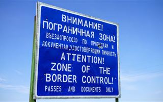 КНБ объяснил причину скопления фур на границе с Россией