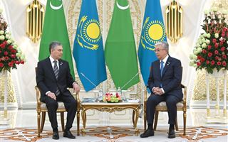 Глава государства провел встречу с председателем Халк Маслахаты Туркменистана 