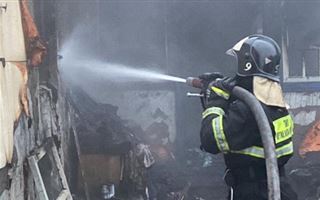 В Караганде два человека погибли при пожаре 