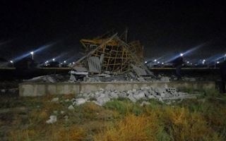 Дом рухнул после взрыва газа в Туркестане