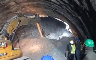 В Индии тоннель обрушился на рабочих
