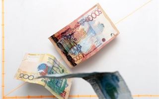 Зарплата в 120 тенге: как национальная валюта взлетала и падала