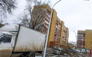 В Павлодарской области до сих пор устраняют последствия урагана