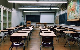 Из-за непогоды в Астане сократили занятия для школьников второй смены  