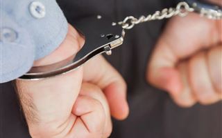 Казахстанца, подозреваемого в мошенничестве, экстрадировали из Латвии