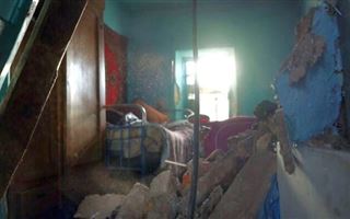 Дом пенсионерки разрушился после аварии на коллекторе в Шымкенте