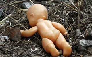 Труп новорожденного нашла жительница Рудного в мусорном контейнере