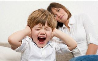 Как успокоить расшалившихся на празднике детей, рассказал психолог