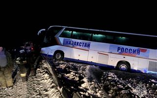 Автобус, следовавший из Усть-Каменогорска в Новосибирск, сошел с трассы