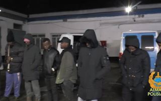 Из Алматы депортировали 19 нелегалов из Африки