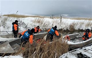 В Жамбылской области около 60 человек ищут пропавших рыбаков 