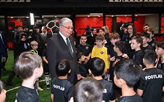 Глава государства посетил футбольный центр Footlab
