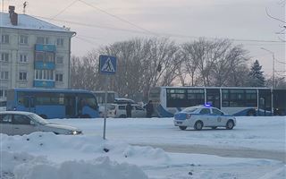 В Усть-Каменогорске случилось ДТП с общественным транспортом