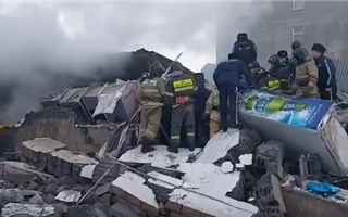 Из-под завалов разрушившегося магазина в Темирау извлекли тело женщины