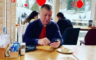 Бахытбек Есентаев показал, как провел день Cвятого Валентина