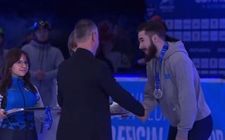 Казахстанец выиграл серебро после дисквалификации на Кубке мира
