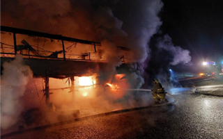В Жамбылской области загорелся пассажирский автобус