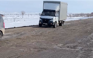 В Актюбинской области дефекты на автодорогах усложняют проезд для авто