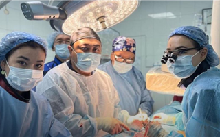 "Медсестры держали стол" - как алматинские врачи проводили операции во время землетрясения
