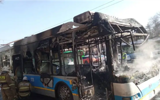Троллейбус с пассажирами загорелся в Алматы