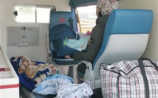 Женщину с новорожденным ребенком доставили санавиацией в Усть-Каменогорск