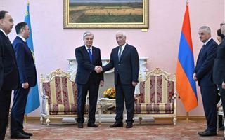 Касым-Жомарт Токаев провел встречу с президентом Армении