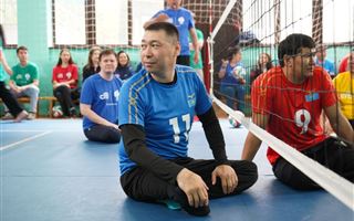 После аварии жизнь не заканчивается: казахстанцы входят в топ-7 команд мира по волейболу сидя