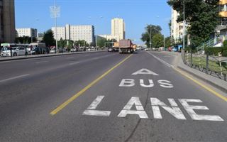 Заезжать на автобусные полосы временно разрешили водителям в Астане