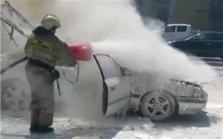 В Алматы на проезжей части загорелось авто