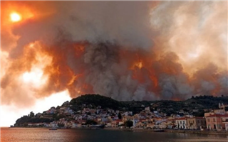 В Греции эвакуируют людей из-за лесных пожаров