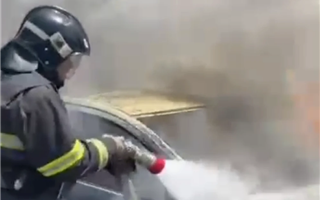 В Усть-Каменогорске на дороге загорелся автомобиль