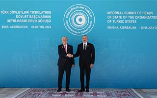 Президент Азербайджана встретил Токаева перед началом саммита Организации тюркских государств